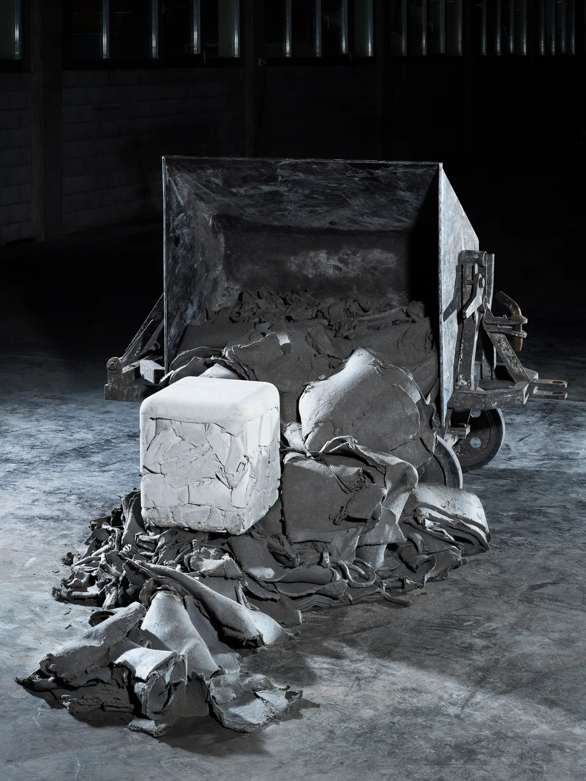 Daniela-Tonatiuh--ETERNIT-NICOLASLEMOIGNE-005--2010